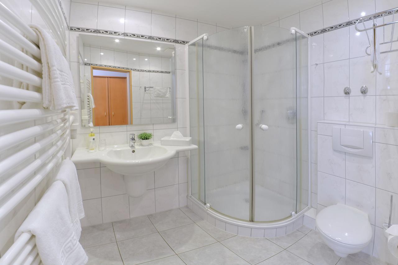 Landhotel Zur Eiche Buxtehude Bagian luar foto