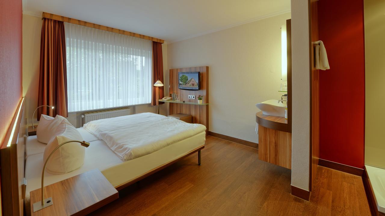 Landhotel Zur Eiche Buxtehude Bagian luar foto